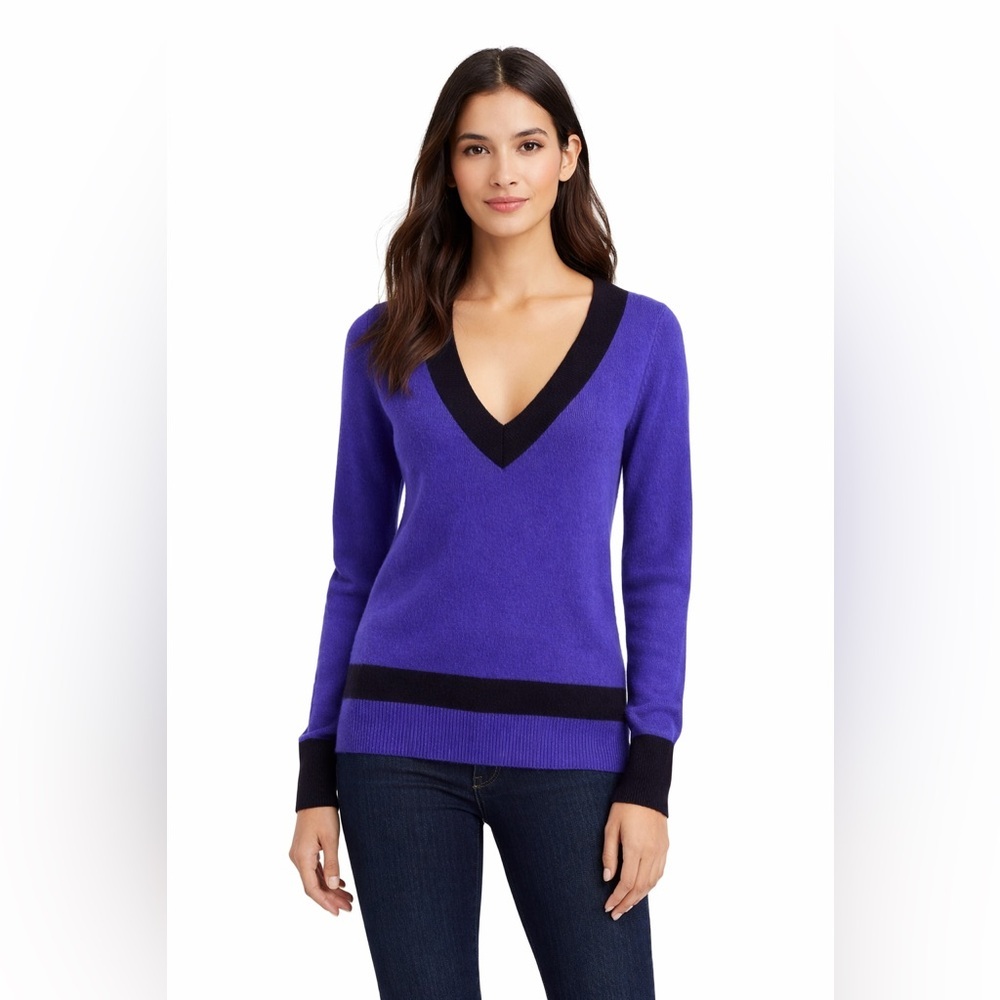 AQUA Cashmere Colorblock V-Neck Sweater in Indigo w/black trim - Womenâs Sz XS